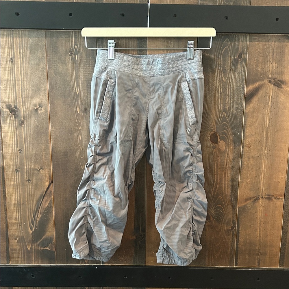 Ivivva by Lululemon Dance Studio Crops Youth Size 10